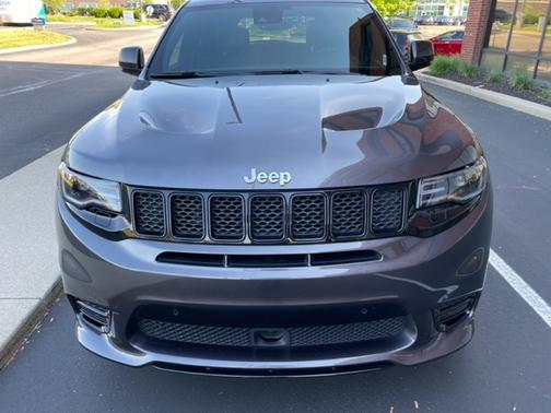 Photo 2 of 14 of 2017 Jeep Grand Cherokee SRT